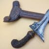 Kris (Keris) indonésien ancien avec fourreau sculpté