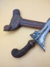 Kris (Keris) indonésien ancien avec fourreau sculpté