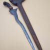 Kris (Keris) indonésien ancien avec fourreau sculpté