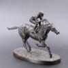 Bronze ancien, Pierre Jules Mène jockey sur son cheval.