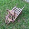 Brouette en bois ancienne