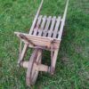 Brouette en bois ancienne