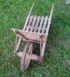 Brouette en bois ancienne