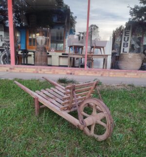 ancienne brouette de ferme